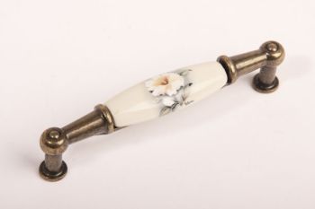 Handle porcelain with white flower and bronze antique 96mm