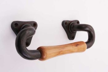 Door handle curved cast iron rust color with plain beech 185mm