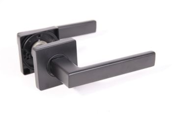 Door handles (pair) black 124mm with square rosettes (sprung)