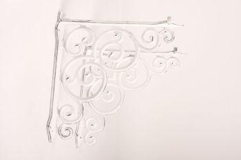 Shelf carrier baroque 265 x 252mm antique white per piece