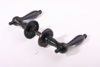 Black door handle country 115mm per pair with round rosettes