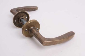 Thirties door handle with round rosettes bronze antique