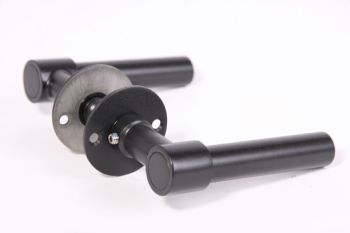 Door handle matte black on stainless steel 105mm with rosettes (pair LL)