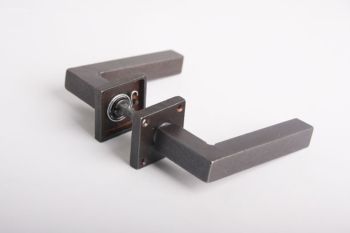 Door handle industrial (pair) rust 130mm with spring loaded rosettes