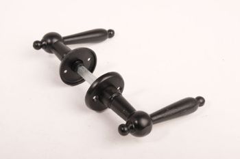 Door handle black classic country including rosettes per pair 112mm