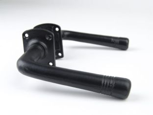 Black cast iron door handle 115mm with two rosettes