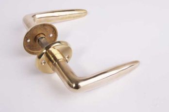 Door handle Dudok brass polished with round rosettes per pair