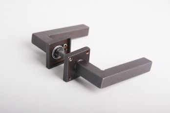 Door handle industrial (pair) rust 130mm with spring loaded rosettes