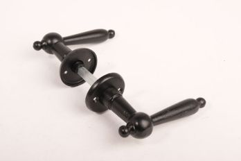 Door handle black classic country including rosettes per pair 112mm