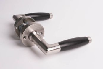 Door handle 1930s barrel model brushed nickel with ebony pinnacle